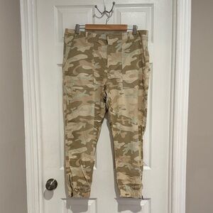 GAP Women's Camo Cargo Joggers in Beige & Olive